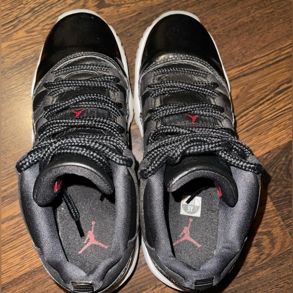 size 5Y - Jordan 11s retro 72-10 low - Picture 2 of 5